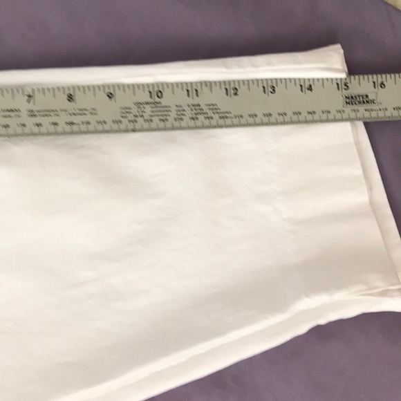 Ruby Rd. Petite white capris. Size 12 p. - Picture 3 of 4